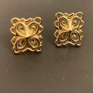 Kendra Scott earrings